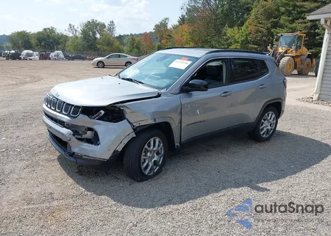 2022 Jeep Compass Latitude Lux 4X4 из США, поврежденный, VIN 3C4NJDFBXNT175997